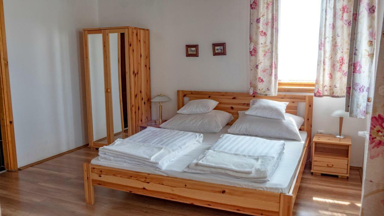 Ebner Pince - Panzio Bed & Breakfast Turbékpuszta Exterior photo